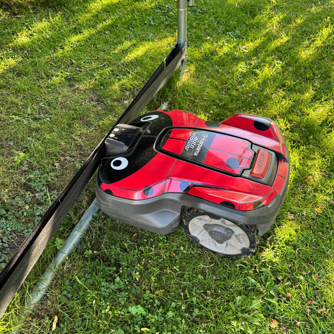 Robot Lawnmower Protection for trampolines